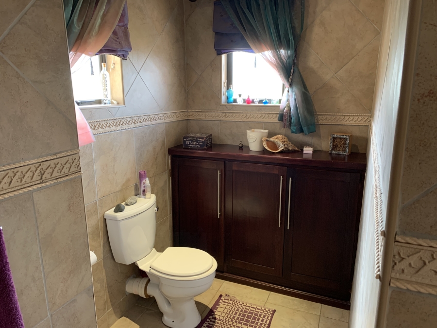 5 Bedroom Property for Sale in Birdwood Estate North West